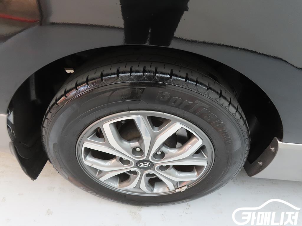 Hyundai Starex The New Grand Starex 2WD Urban 9-Seater thumbnail 20