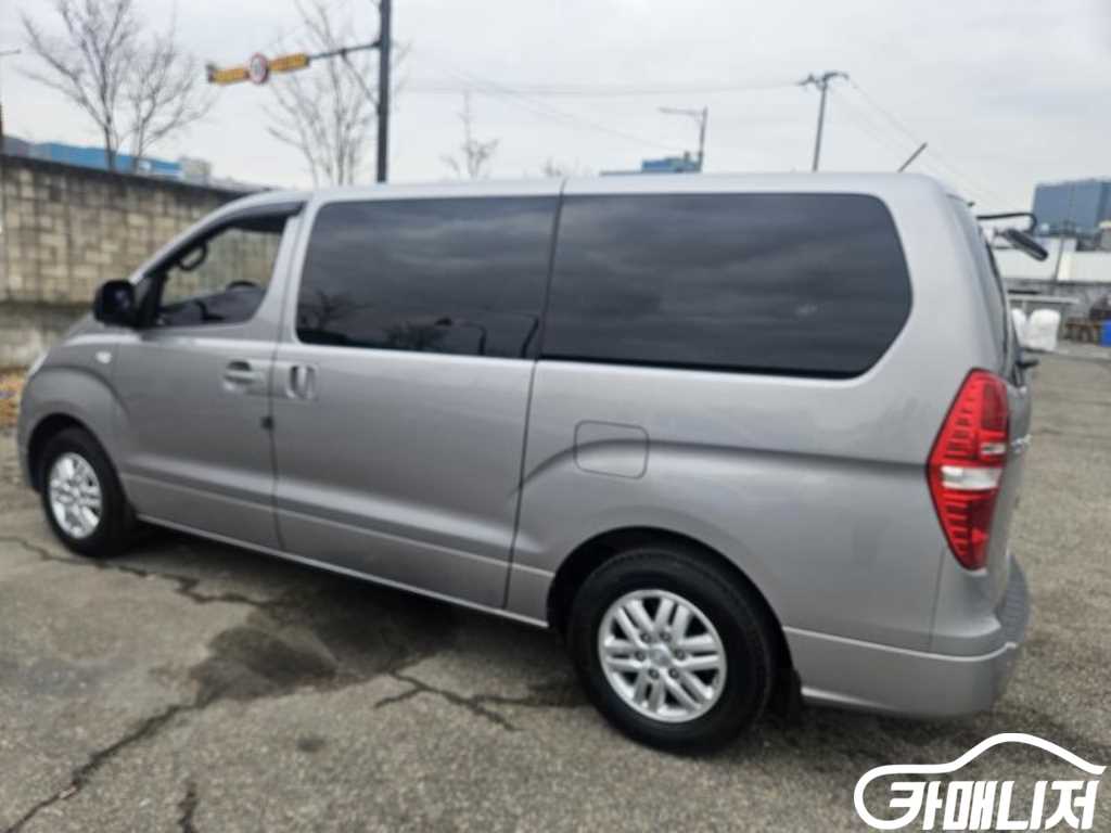 Hyundai Starex Grand Starex Van 3-Seater thumbnail 5