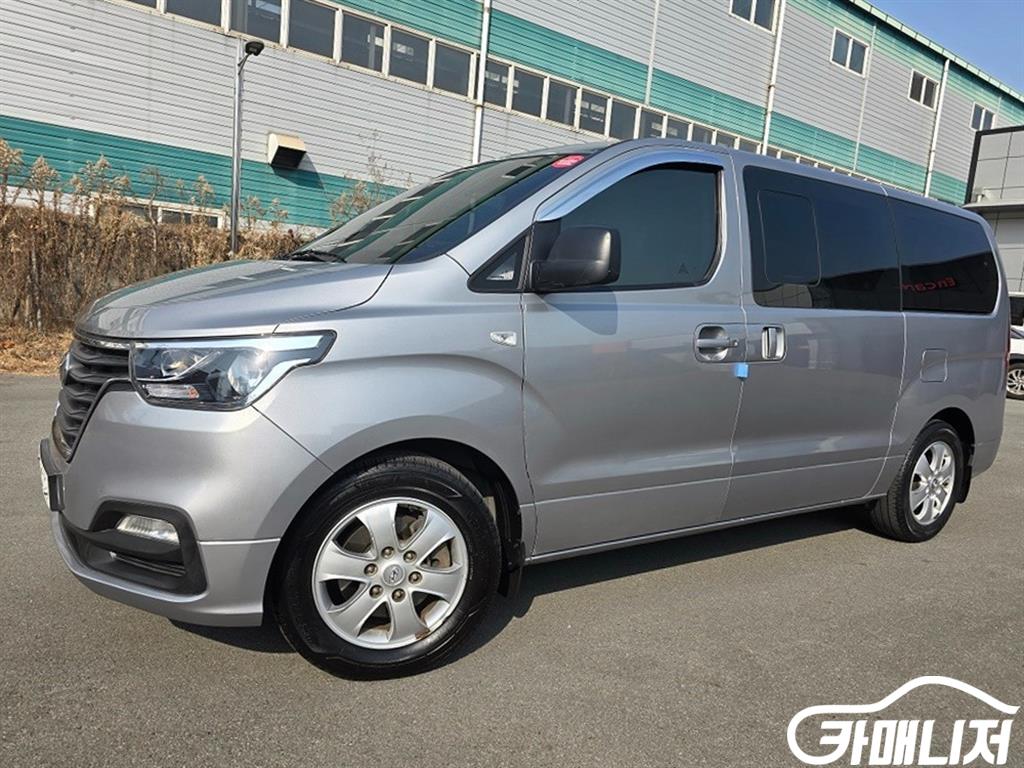 Hyundai Starex The New Grand Starex 2WD Wagon 12-Seater