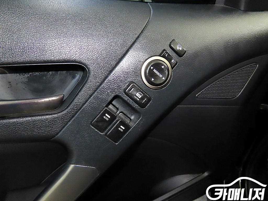 Hyundai Genesis The New Genesis Coupe 200 thumbnail 13