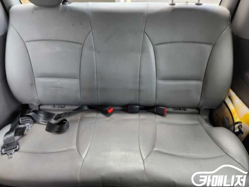 Hyundai Starex Grand Starex 12-Seater School Bus thumbnail 16