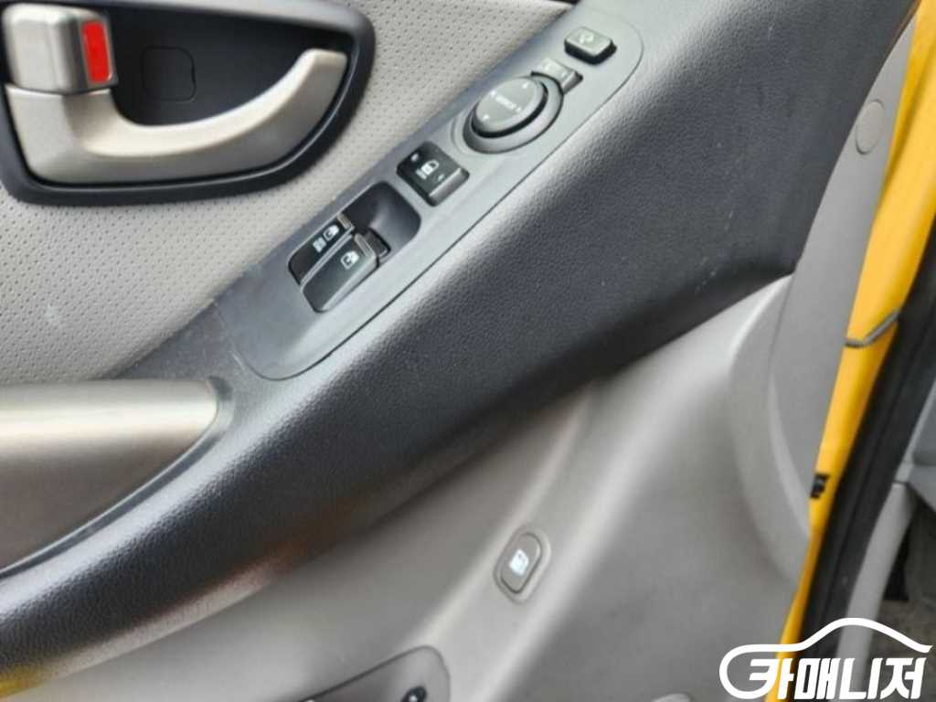 Hyundai Starex Grand Starex 12-Seater School Bus thumbnail 17