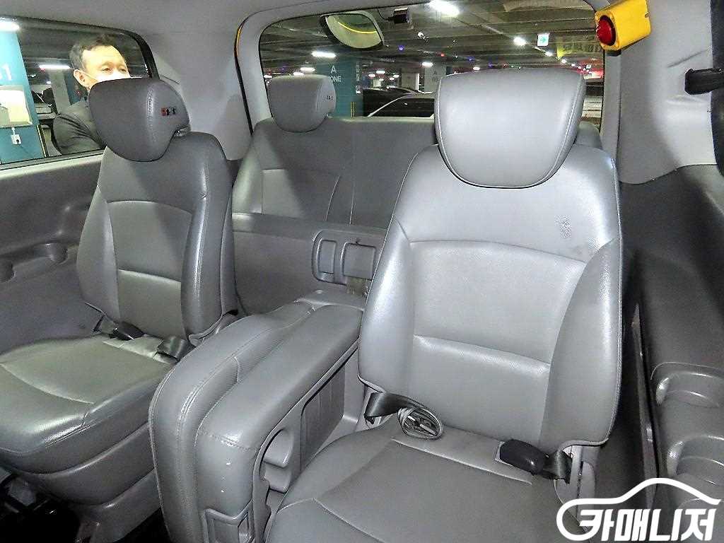 Hyundai Starex Grand Starex 12-Seater Wagon thumbnail 8