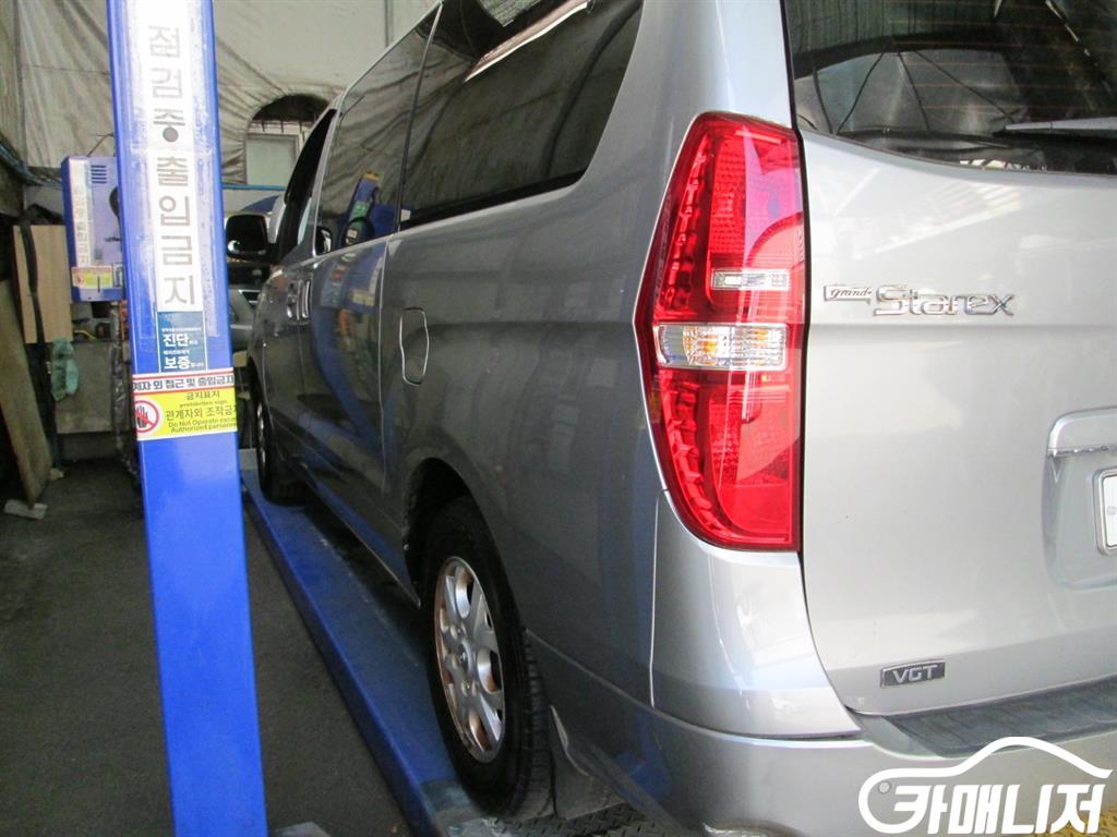 Hyundai Starex Grand Starex 11-Seater Wagon thumbnail 3