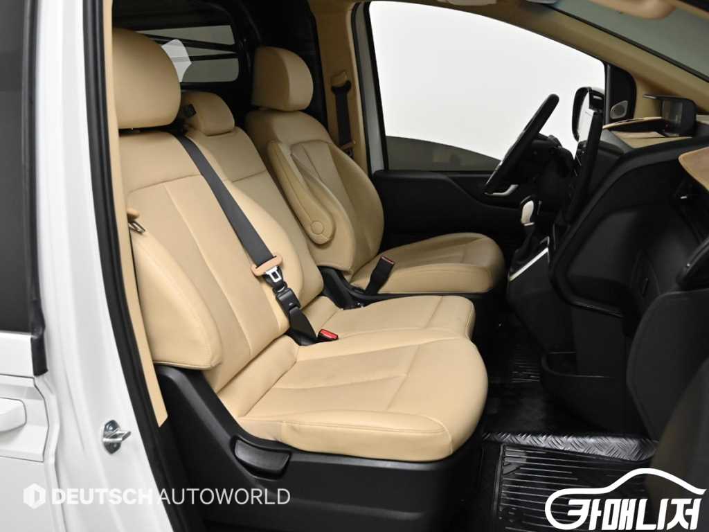 Hyundai Staria 2WD Diesel Cargo Modern thumbnail 10