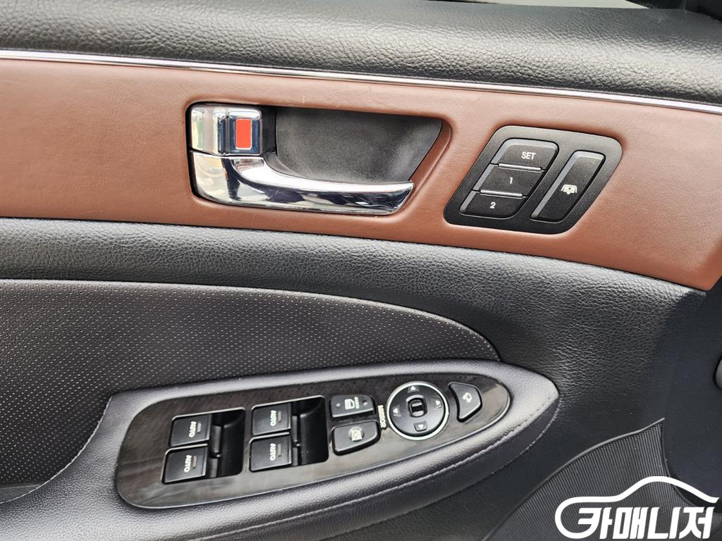 Hyundai Genesis BH330 LUXYRY thumbnail 13