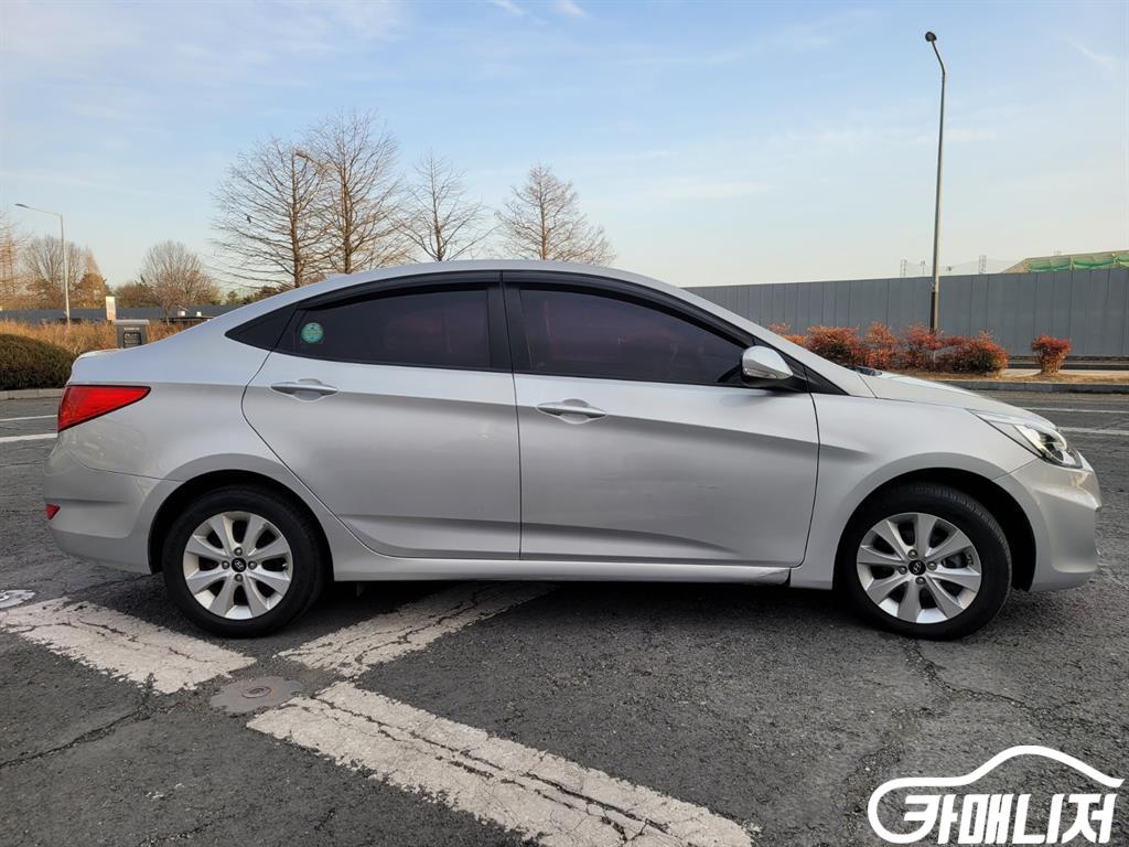 Hyundai Accent AccentFacelift 1.4VVT Modern thumbnail 4