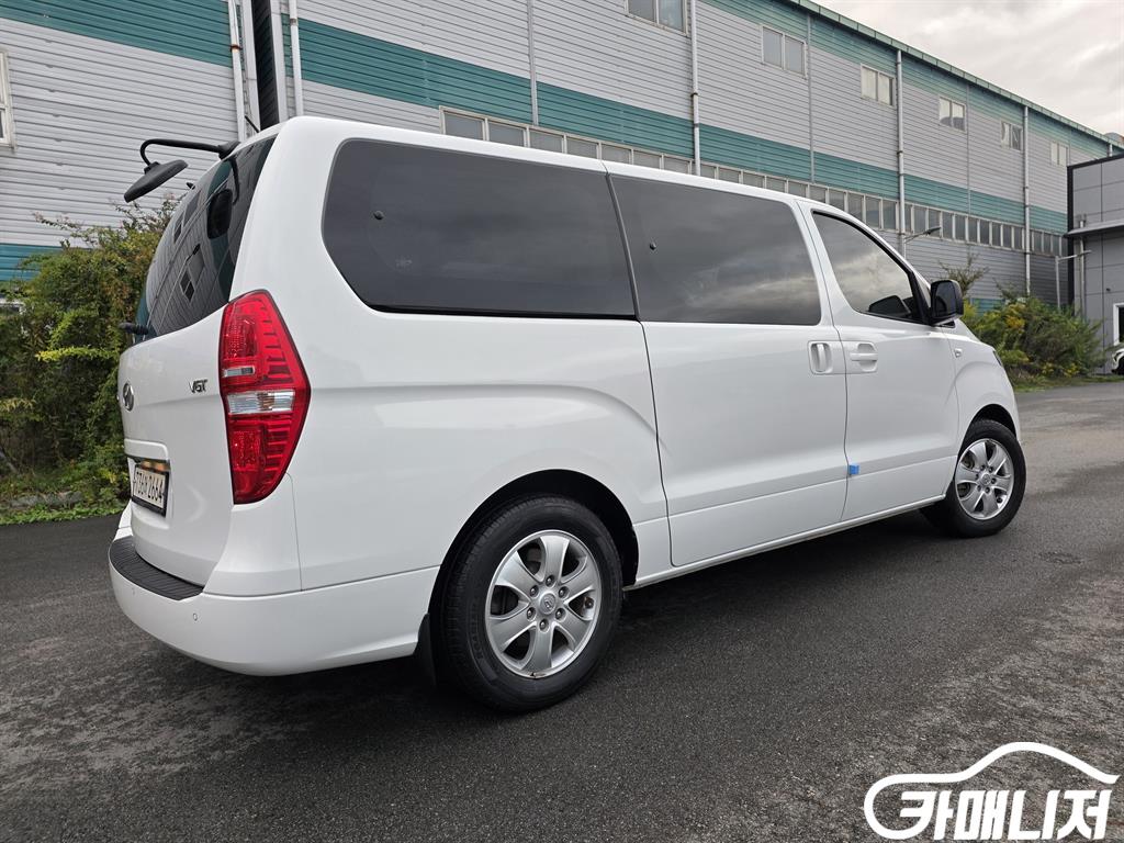 Hyundai Starex The New Grand Starex 2WD Wagon 12-Seater thumbnail 5