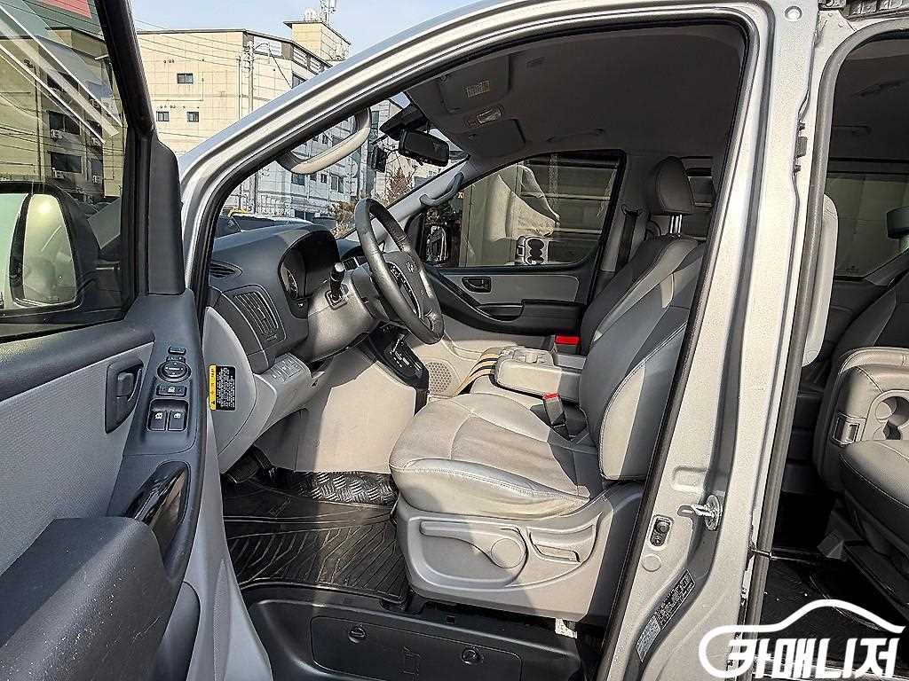 Hyundai Starex The New Grand Starex 2WD Wagon 12-Seater thumbnail 6