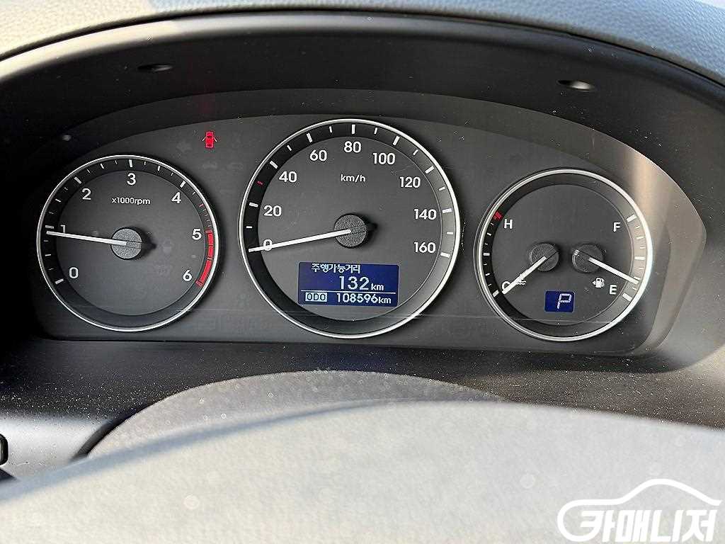 Hyundai Starex The New Grand Starex 2WD Wagon 12-Seater thumbnail 9