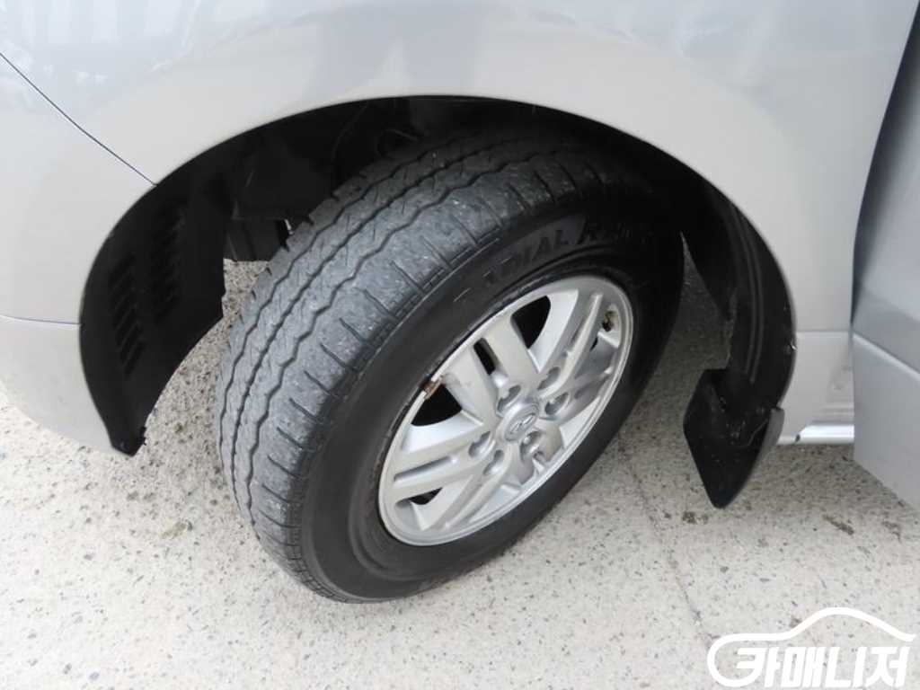 Hyundai Starex The New Grand Starex 2WD Van 3-Seater thumbnail 16