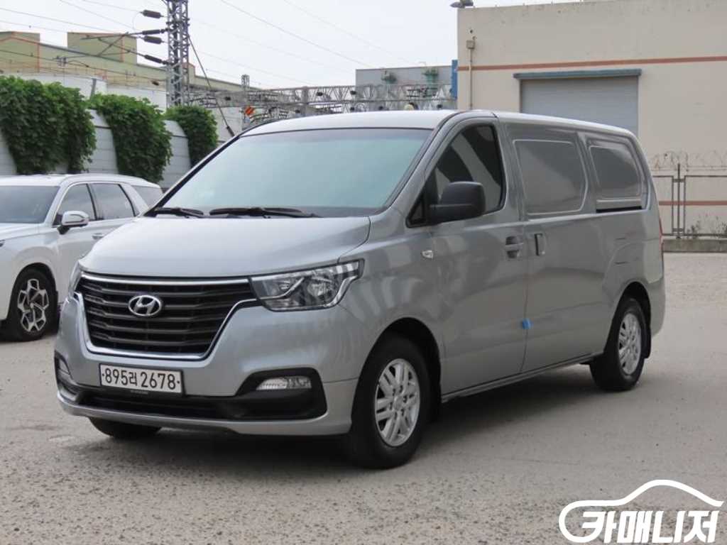 Hyundai Starex The New Grand Starex 2WD Van 3-Seater thumbnail 2