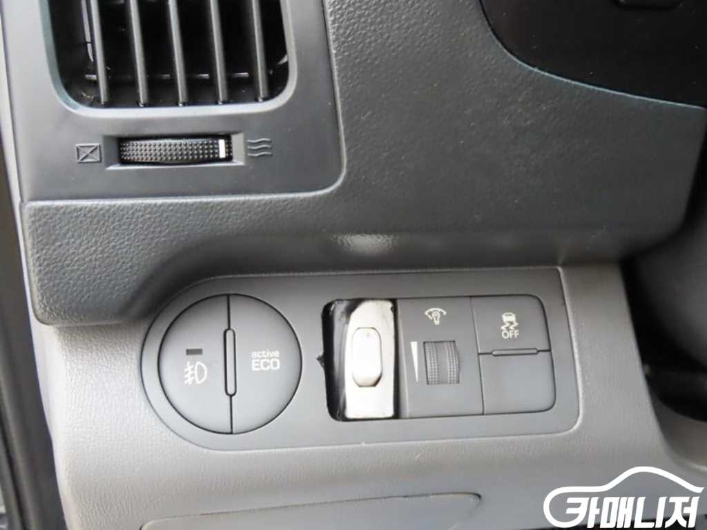 Hyundai Starex The New Grand Starex 2WD Van 3-Seater thumbnail 9