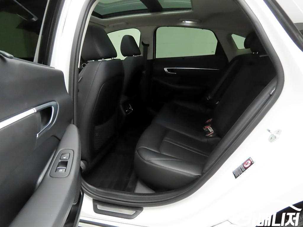 Hyundai Sonata 2.0 Premium Family thumbnail 13