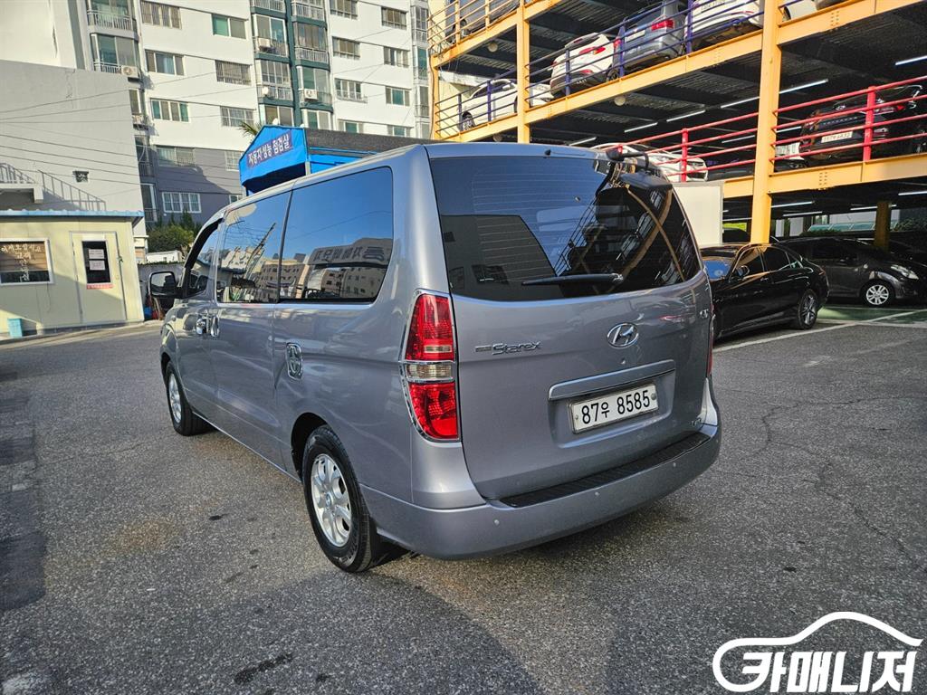 Hyundai Starex Grand Starex Van 5-Seater thumbnail 5