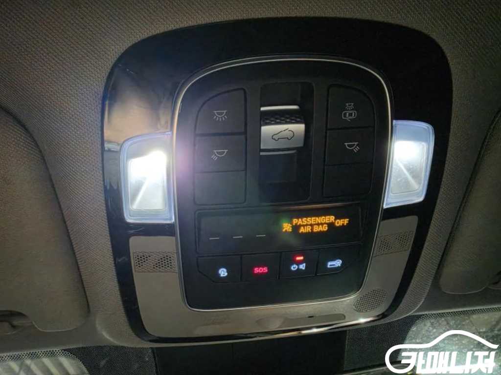 Hyundai Santa Fe The New Santa Fe Diesel 2.2 2WD Premium Choice thumbnail 11