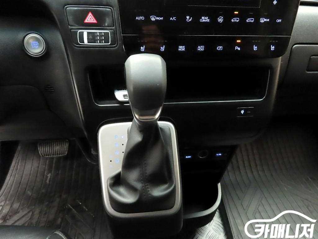 Hyundai Staria 2WD Diesel Tourer Modern thumbnail 10