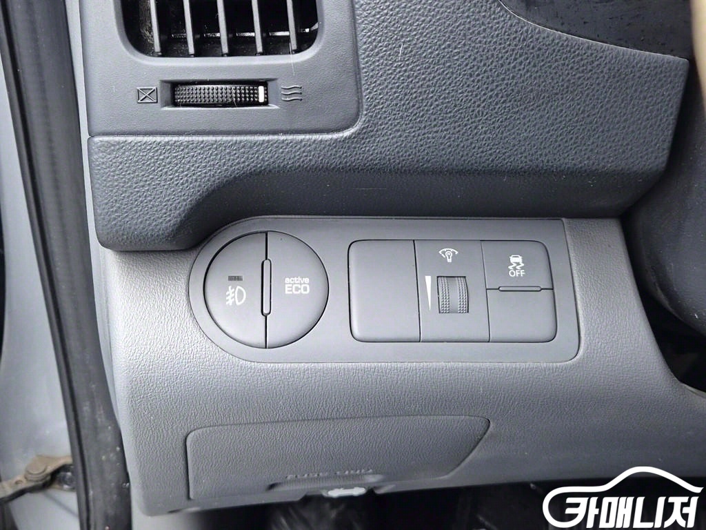 Hyundai Starex Grand Starex Van 3-Seater thumbnail 14