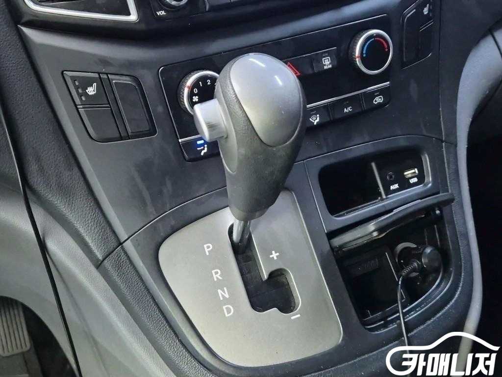 Hyundai Starex Grand Starex Van 3-Seater thumbnail 8