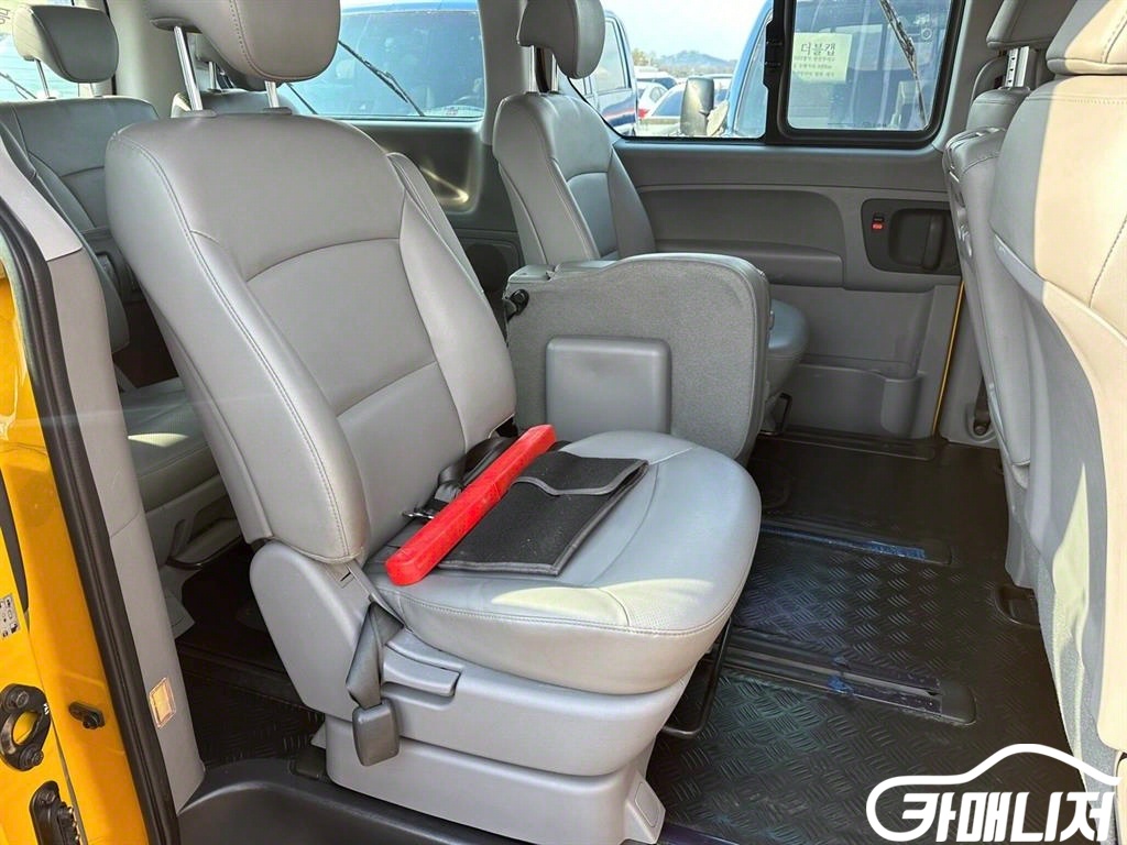 Hyundai Starex The New Grand Starex Child Safety Vehicle LPi thumbnail 15
