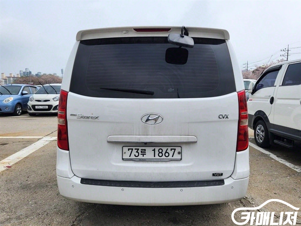 Hyundai Starex Grand Starex 12-Seater Wagon thumbnail 5