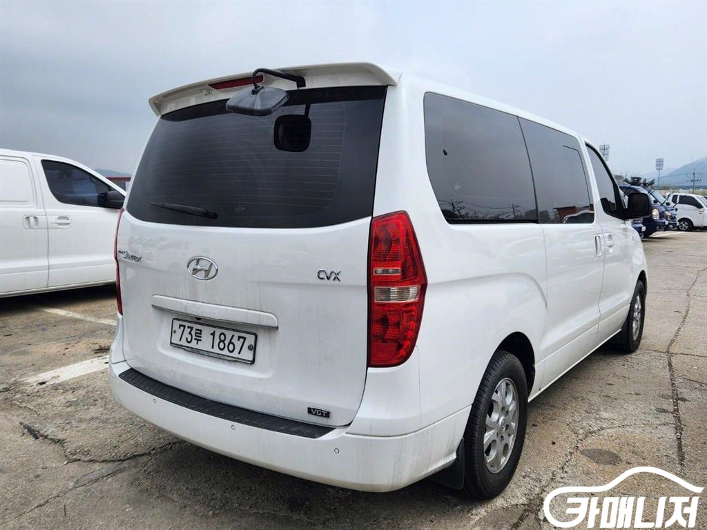 Hyundai Starex Grand Starex 12-Seater Wagon thumbnail 6