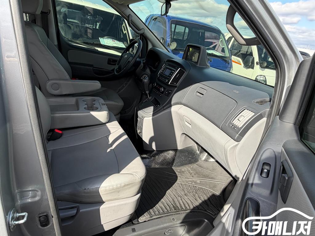 Hyundai Starex The New Grand Starex 2WD Wagon 12-Seater thumbnail 12