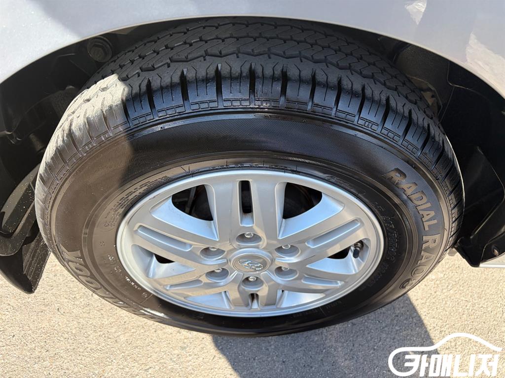 Hyundai Starex Grand Starex 12-Seater Wagon thumbnail 15