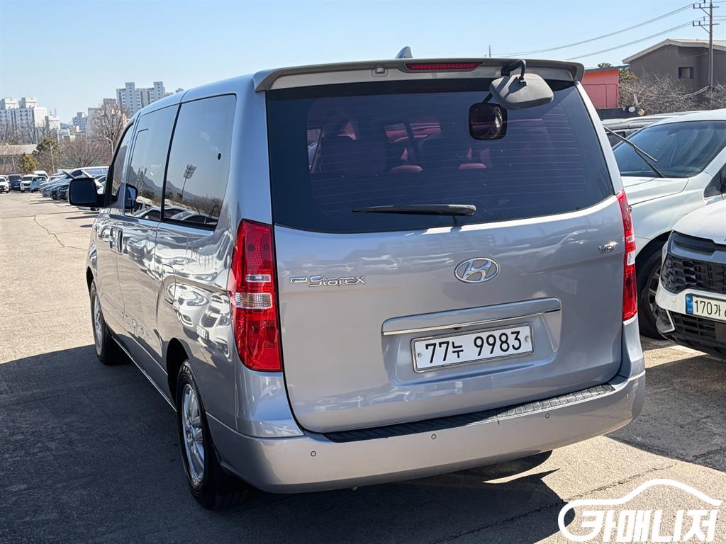 Hyundai Starex Grand Starex 12-Seater Wagon thumbnail 4