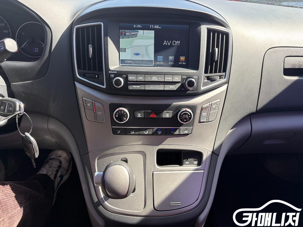 Hyundai Starex Grand Starex 12-Seater Wagon thumbnail 8