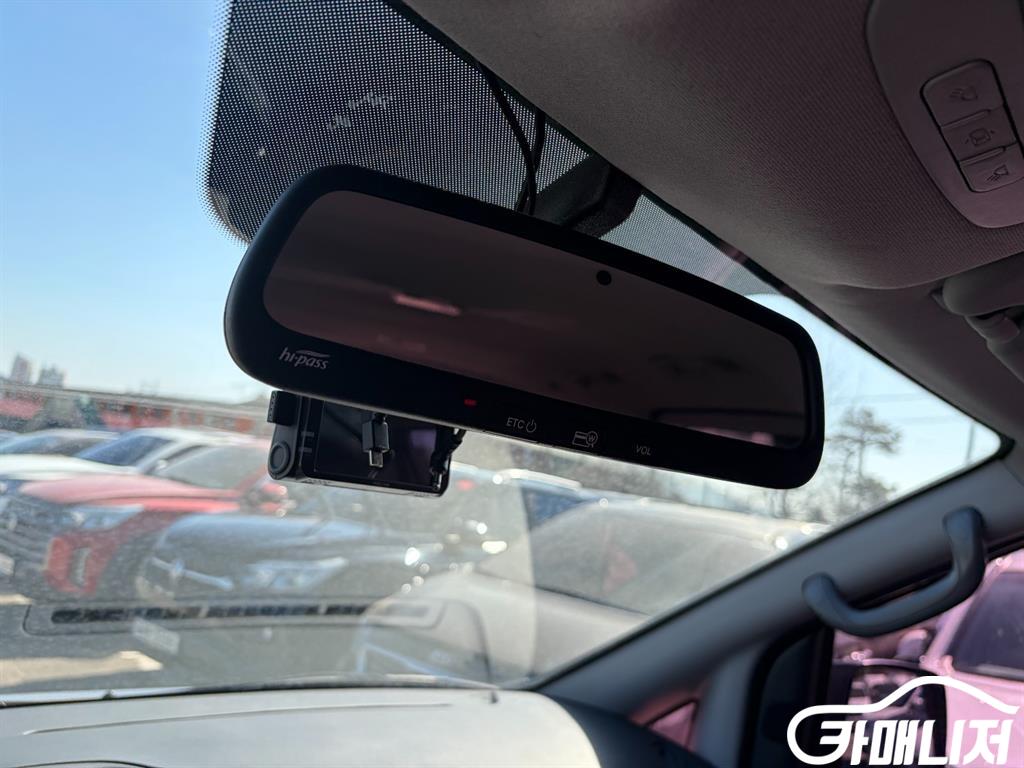 Hyundai Starex Grand Starex 12-Seater Wagon thumbnail 9