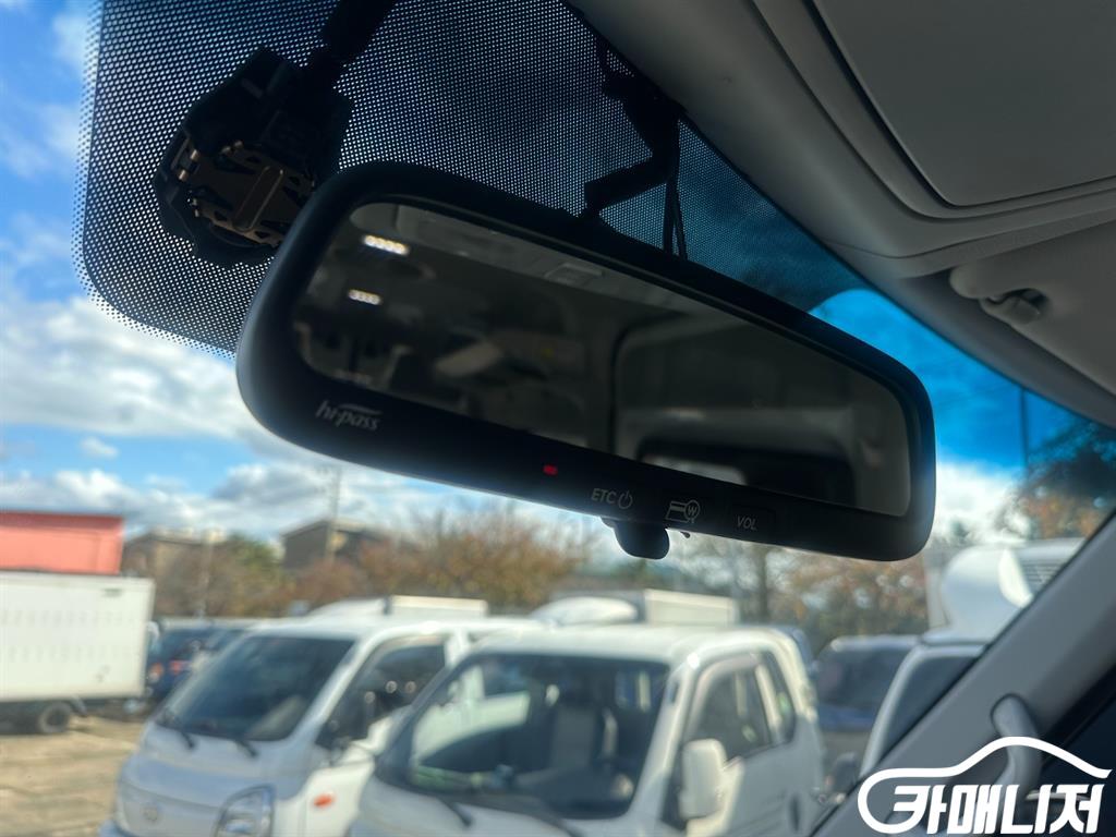 Hyundai Solati Luxury thumbnail 10