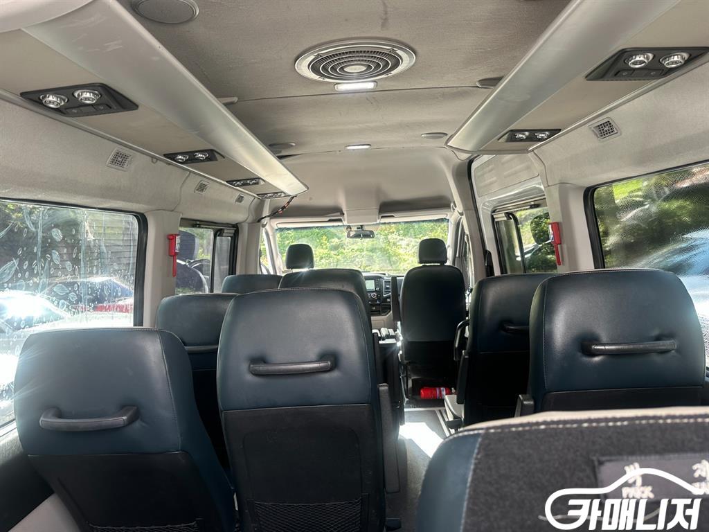 Hyundai Solati Luxury thumbnail 7