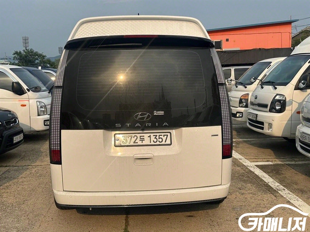 Hyundai Staria 4WD Diesel Lounge Limousine thumbnail 5