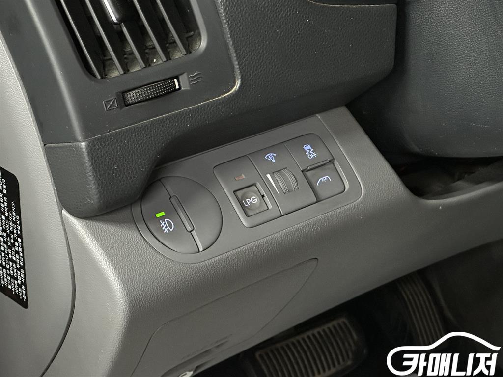 Hyundai Starex Grand Starex 12-Seater LPi thumbnail 12