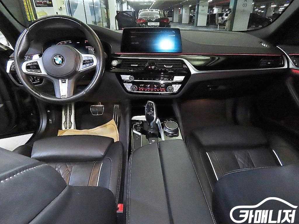 BMW 5 Series 520d thumbnail 10
