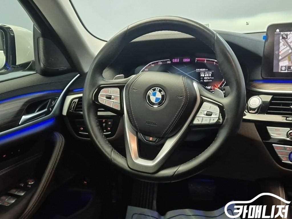 BMW 5 Series 530i thumbnail 9