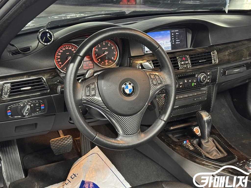 BMW 3 Series 328i Convertible thumbnail 8