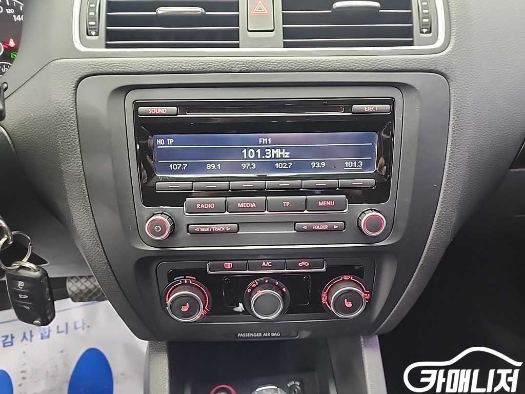 Volkswagen Jetta New Jetta 1.6 TDI BlueMotion thumbnail 10