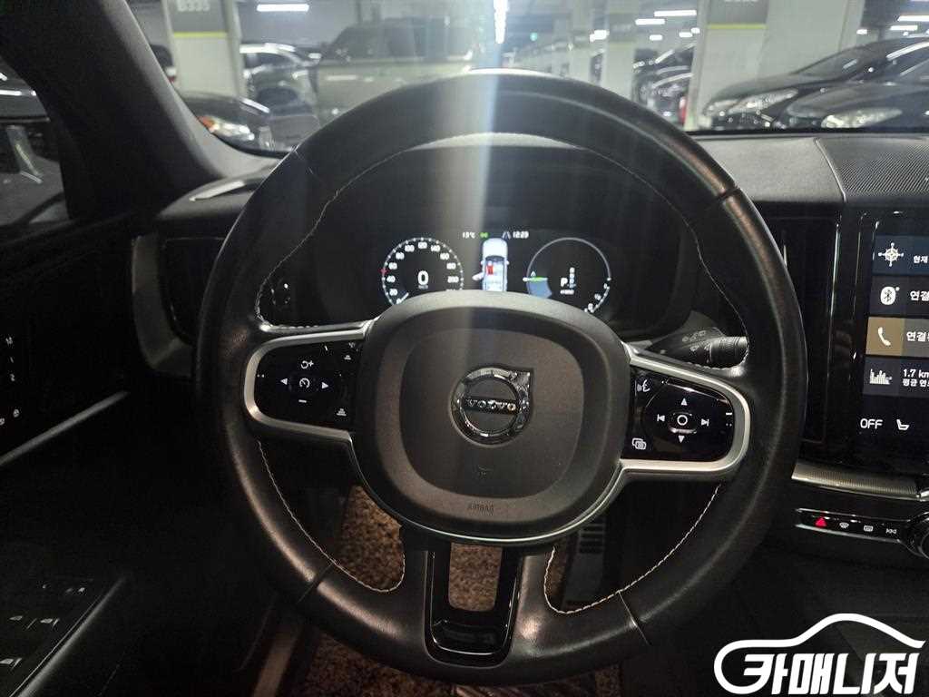Volvo XC60 T8 AWD R-Design thumbnail 12
