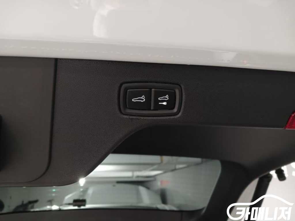 Porsche Macan Macan EV 4S thumbnail 18